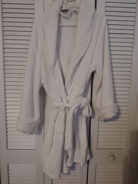 Plush White Hooded Bathrobe with Belt and Pockets